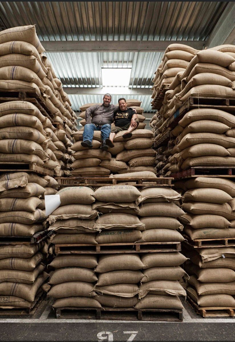I Havre A Dream — Emmanuel Bachellier et Bruno Caufourier sur les sacs de café — entrepôt Caufourier
