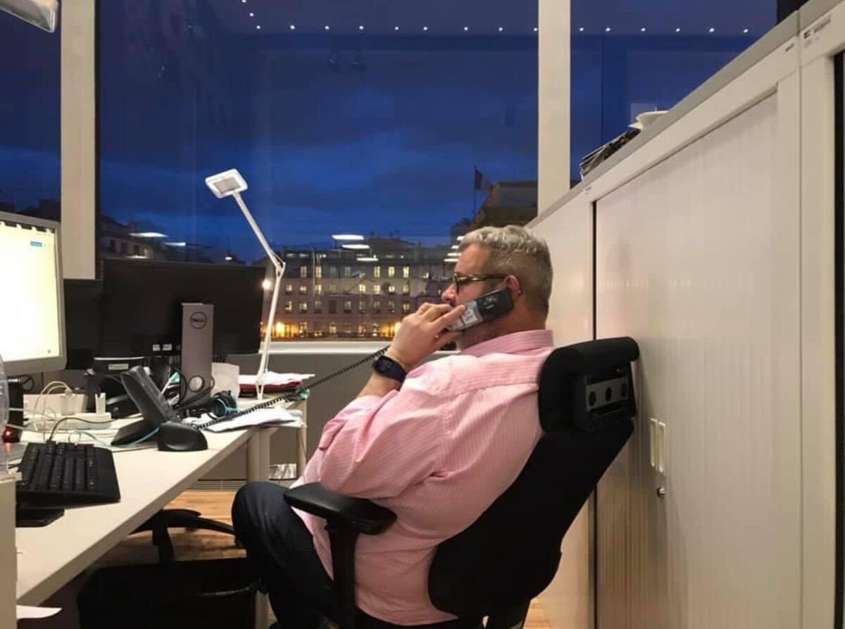 Bureau de nuit — téléphone